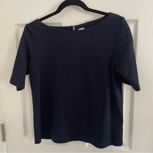 Excellent used condition. Boxy, thicker fabric shirt. Zipper detail on the back.